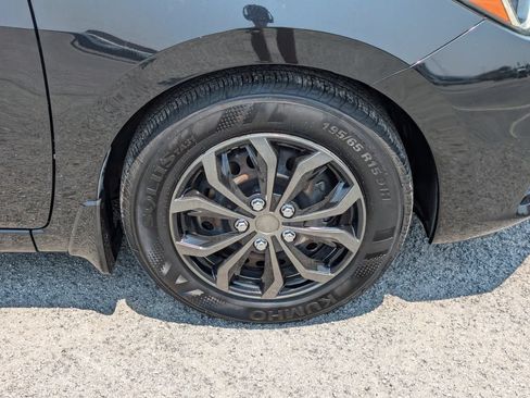 Used 2020 Nissan Versa S FWD image 10
