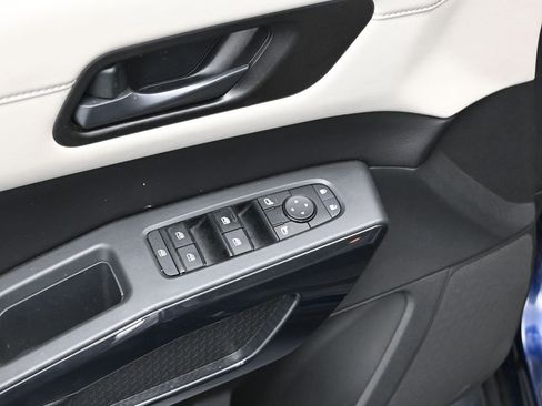 Used 2023 Nissan Pathfinder SV image 12