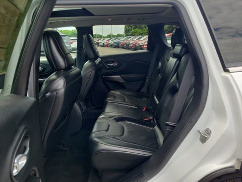 Used 2019 Jeep Cherokee Limited AWD/4WD image 12