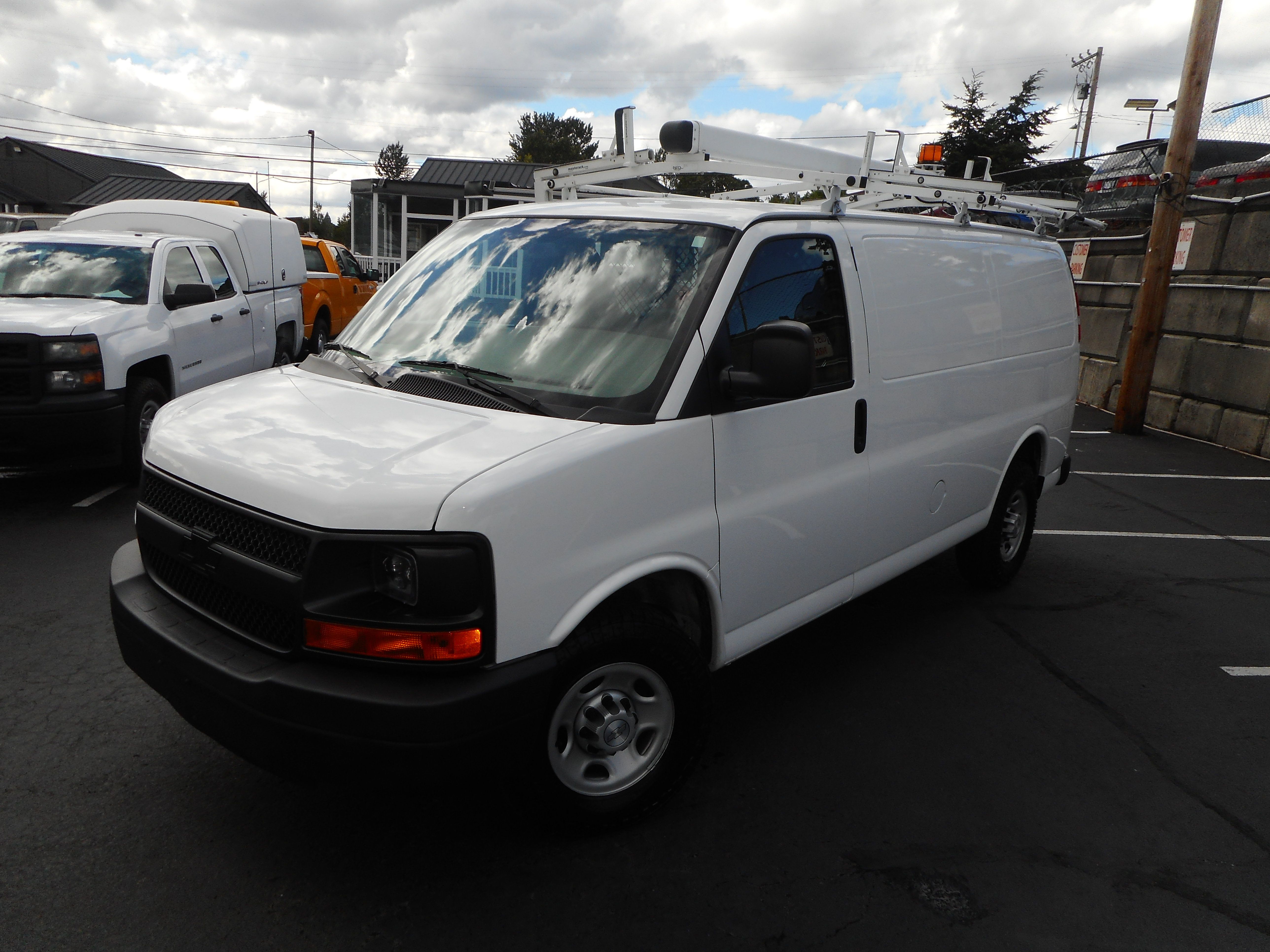 Used 2016 Chevrolet Express 2500 RWD image 5