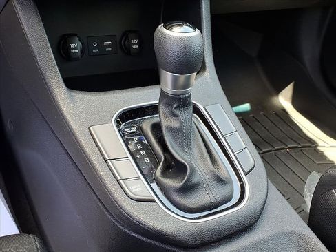 Used 2018 Hyundai Elantra GT FWD image 10