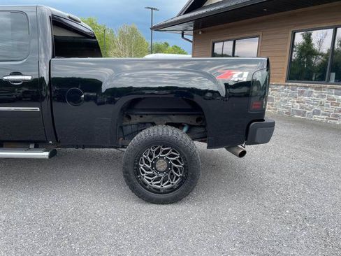 Used 2013 GMC Sierra 2500 Denali w/ Suspension Package, Off-Road AWD/4WD image 4