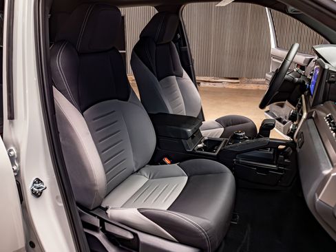 Used 2025 Toyota Tacoma TRD Off-Road image 27