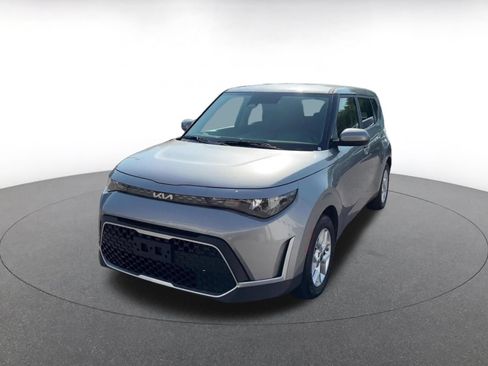 Used 2025 Kia Soul LX w/ LX Technology Package FWD image 4