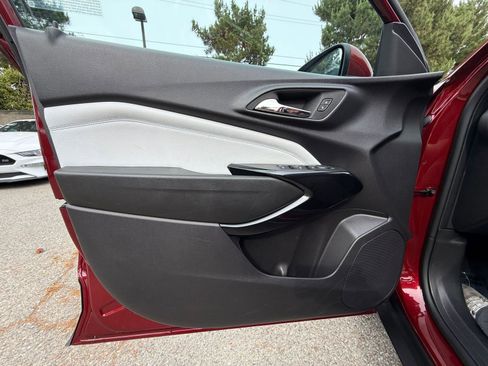 Used 2025 Chevrolet Trax LT image 18