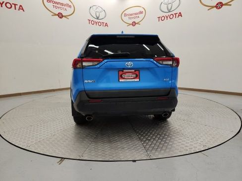 Used 2021 Toyota RAV4 XLE Premium image 7