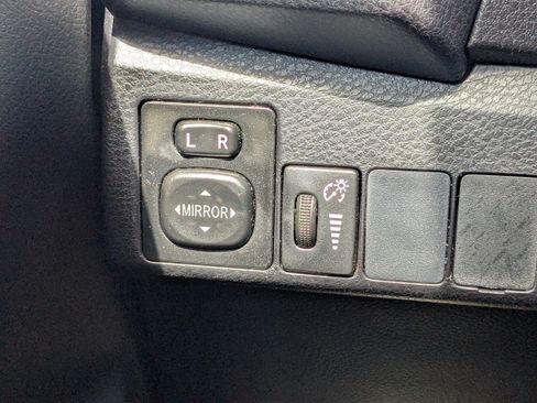 Used 2016 Toyota Corolla L FWD image 17