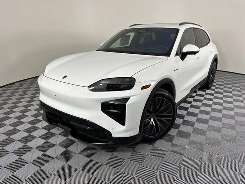 New 2026 Porsche Cayenne Turbo AWD/4WD image 1