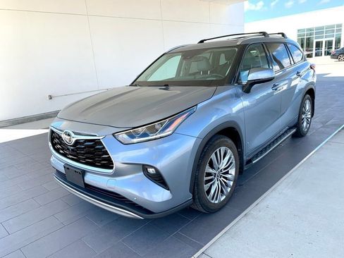 Used 2022 Toyota Highlander Platinum image 1