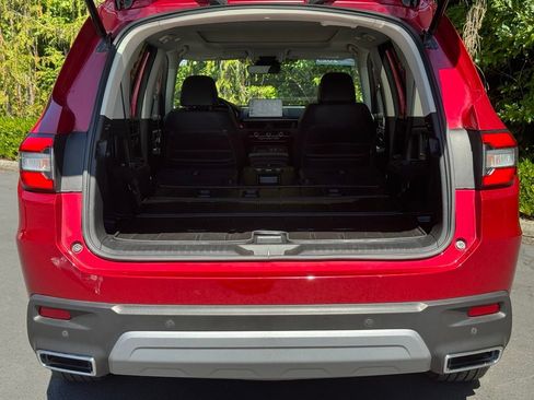 Certified 2025 Honda Pilot Touring image 39