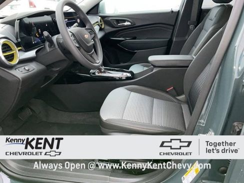 Used 2025 Chevrolet Trax LT image 18
