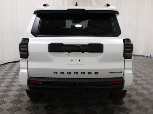 Used 2025 Toyota 4Runner Platinum AWD/4WD image 31