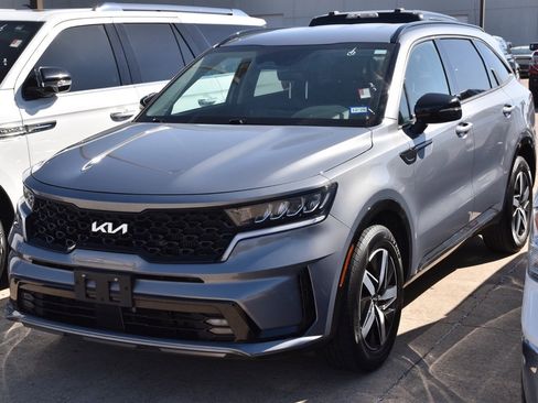 Used 2022 Kia Sorento EX image 2