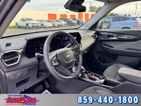 Used 2025 Chevrolet TrailBlazer LT AWD/4WD image 3