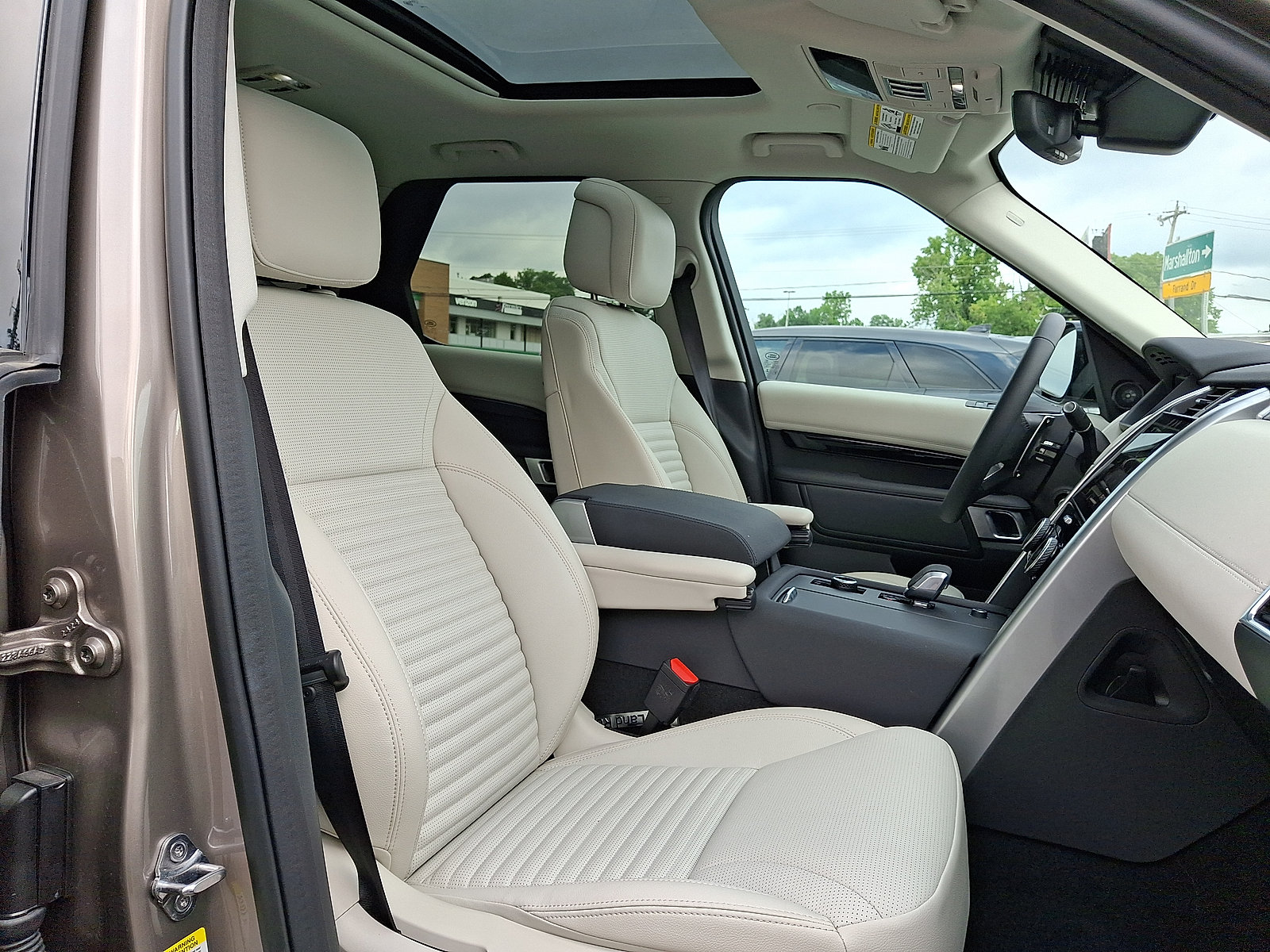 Certified 2026 Land Rover Discovery S AWD/4WD image 22