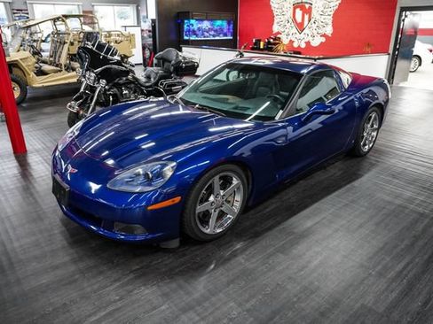 Used 2007 Chevrolet Corvette Coupe w/ Preferred Equipment Group RWD image 2