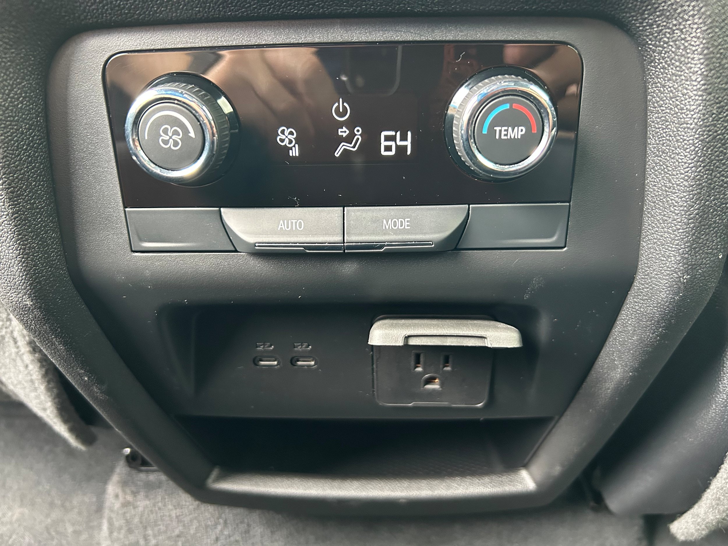 Used 2024 Chevrolet Traverse LT w/ Enhanced Driving Package FWD image 32