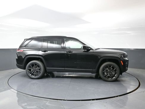 New 2025 Jeep Grand Cherokee Limited image 4