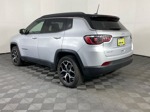 Used 2025 Jeep Compass Limited image 5