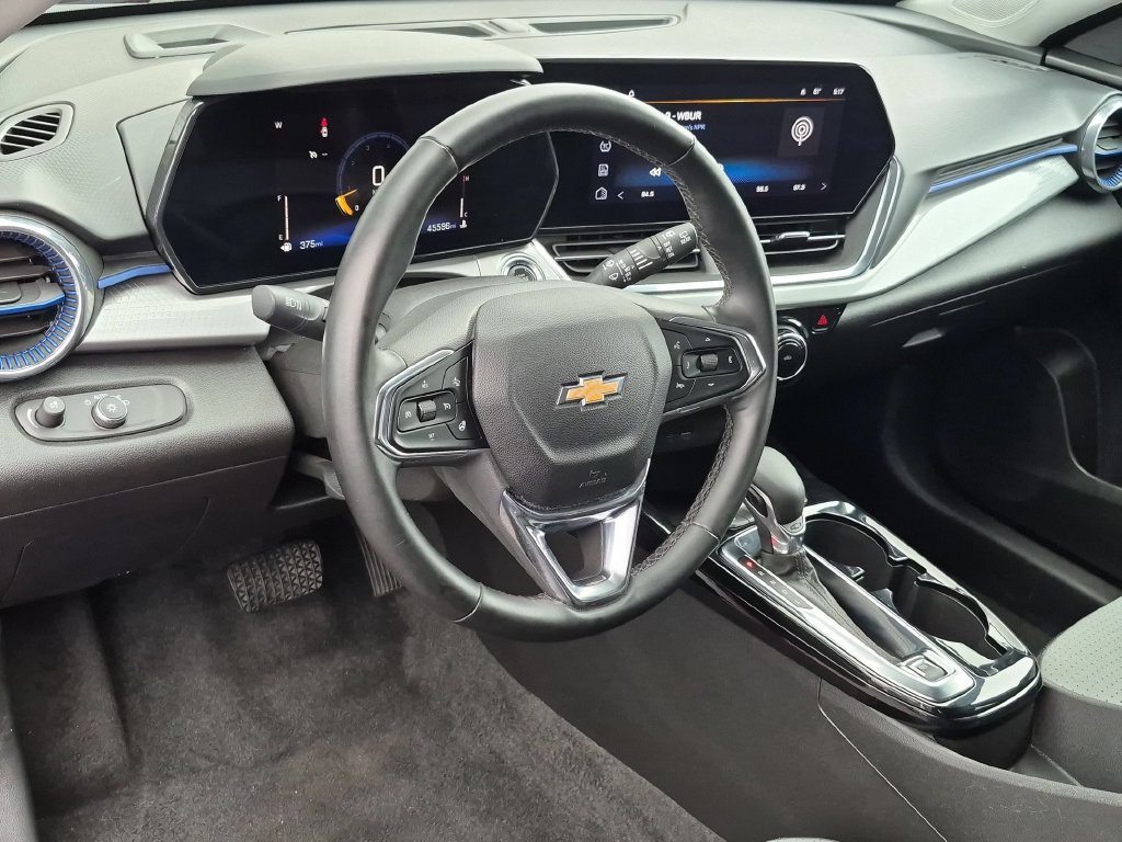 Used 2025 Chevrolet Trax LT w/ LT Convenience Package FWD image 15