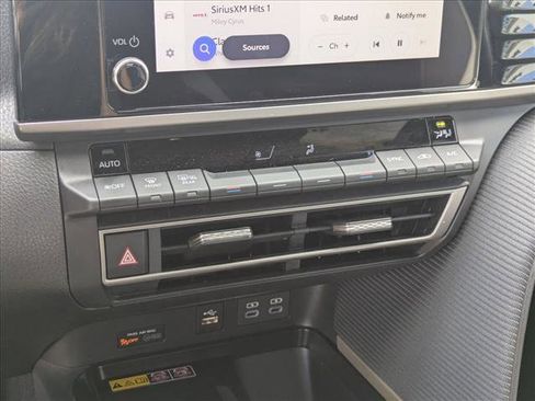 Used 2025 Toyota Camry SE image 16