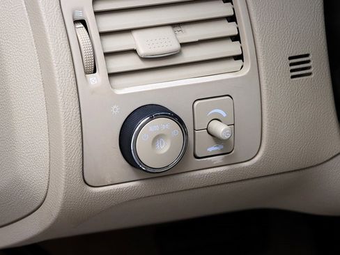 Used 2011 Buick Lucerne CXL w/ Driver Confidence Package image 22