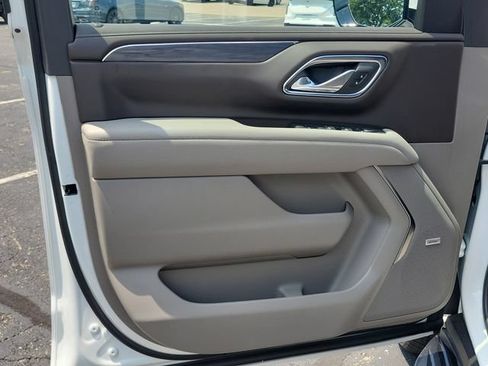 Used 2023 GMC Yukon SLT w/ SLT Premium Package AWD/4WD image 18