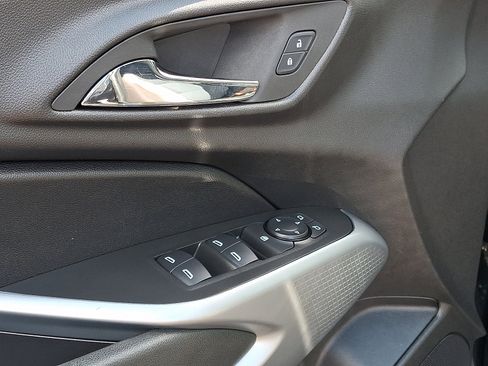 Used 2025 Chevrolet Trax LS image 14