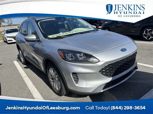 Used 2020 Ford Escape SE image 1