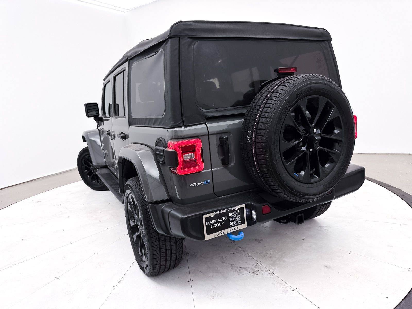 Used 2022 Jeep Wrangler Unlimited Sahara AWD/4WD image 11