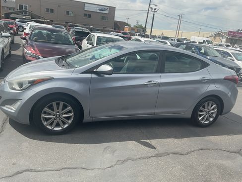 Used 2015 Hyundai Elantra SE w/ Option Group 02 FWD image 5