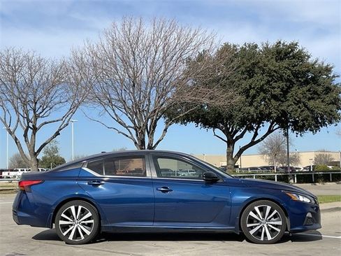 Used 2019 Nissan Altima 2.5 SR w/ SR Premium Package image 3