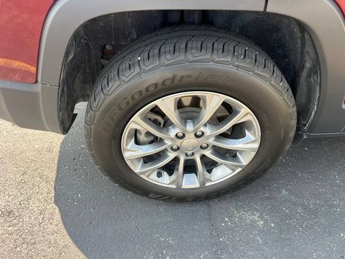 Used 2021 Jeep Cherokee Latitude Lux w/ Comfort/Convenience Group AWD/4WD image 7