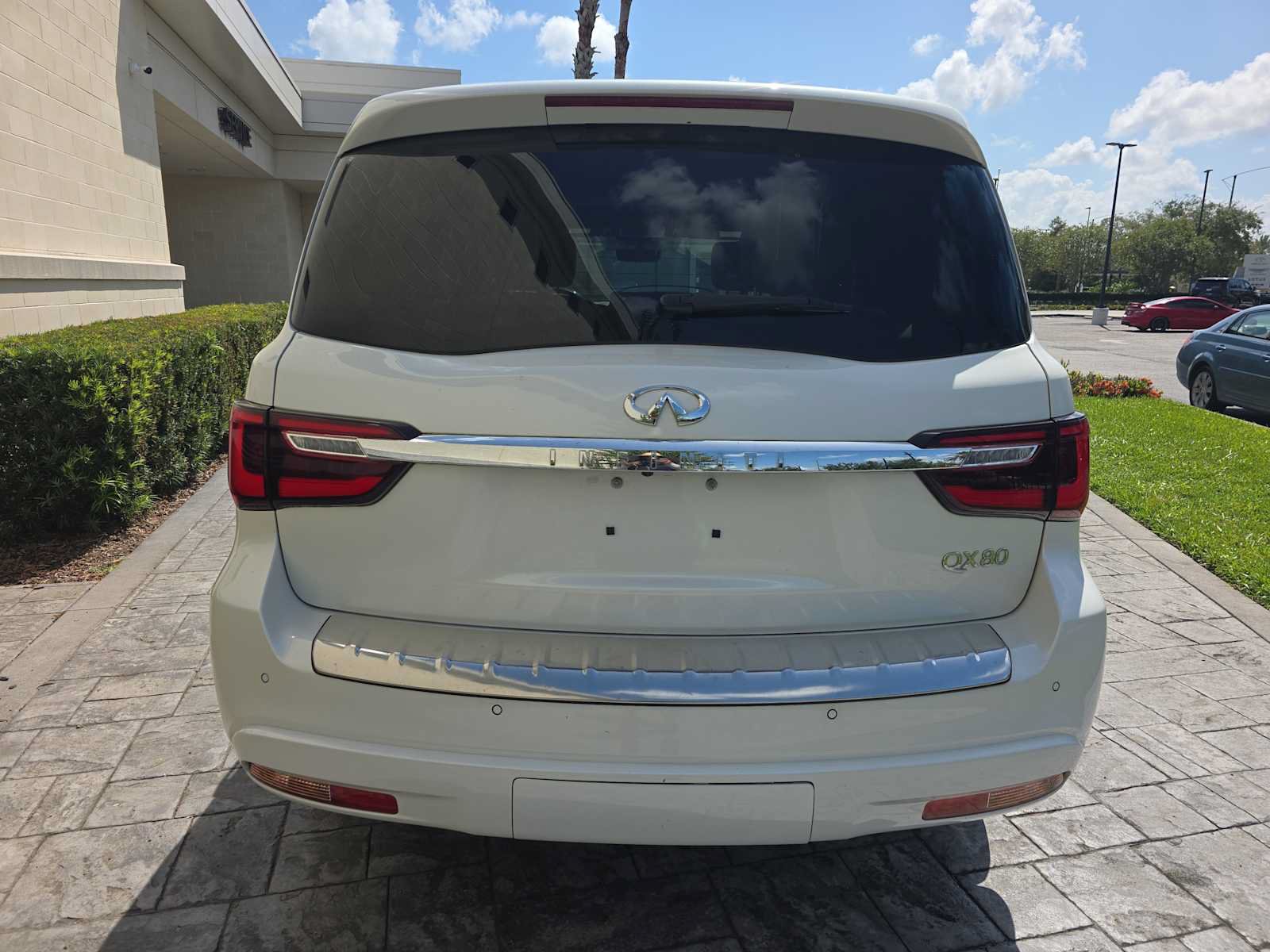 Used 2023 INFINITI QX80 Sensory w/ All-Season Package RWD image 5