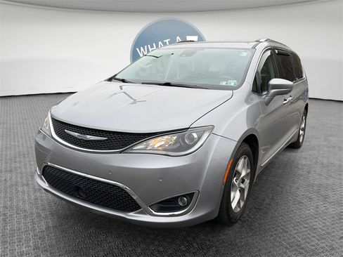 Used 2020 Chrysler Pacifica Touring-L Plus w/ Tire & Wheel Group image 8