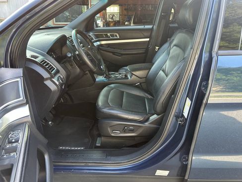 Used 2016 Ford Explorer XLT w/ Equipment Group 202A AWD/4WD image 19