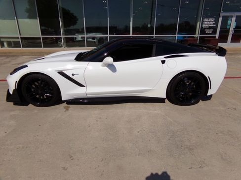 Used 2016 Chevrolet Corvette Stingray Coupe w/ 2LT Preferred Equipment Group RWD image 8