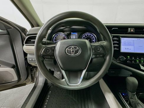 Used 2019 Toyota Camry LE w/ Convenience Package FWD image 13