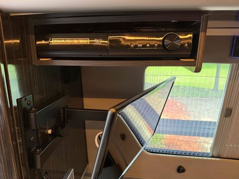 Used 2017 Mercedes-Benz Sprinter 3500 image 90