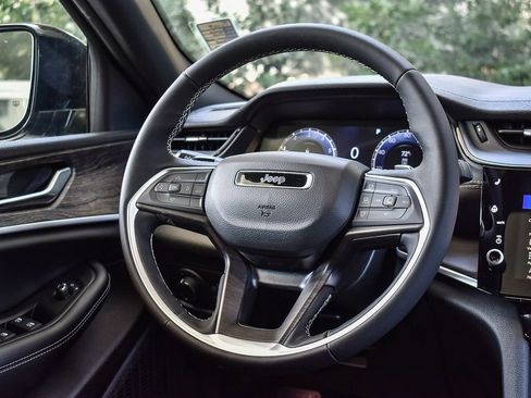 New 2026 Jeep Grand Cherokee Altitude image 12