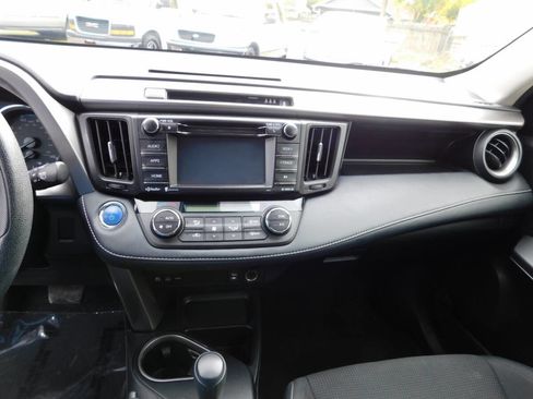 Used 2018 Toyota RAV4 LE Plus image 7