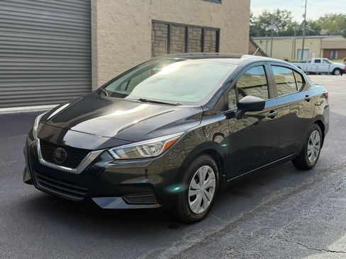 Used 2021 Nissan Versa S FWD image 1