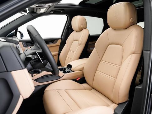 New 2025 Porsche Cayenne image 5