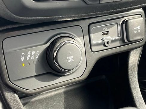 Used 2023 Jeep Renegade Limited w/ Limited Elite Group AWD/4WD image 39