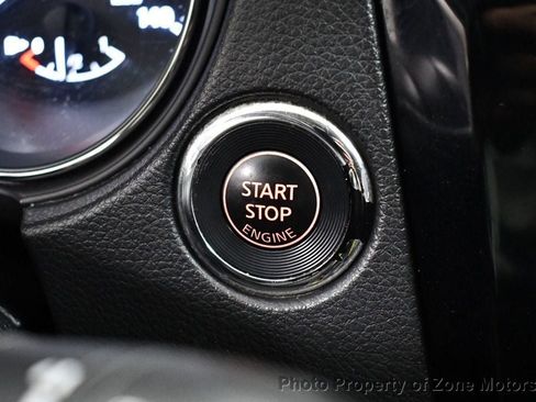 Used 2017 Nissan Rogue SV image 38