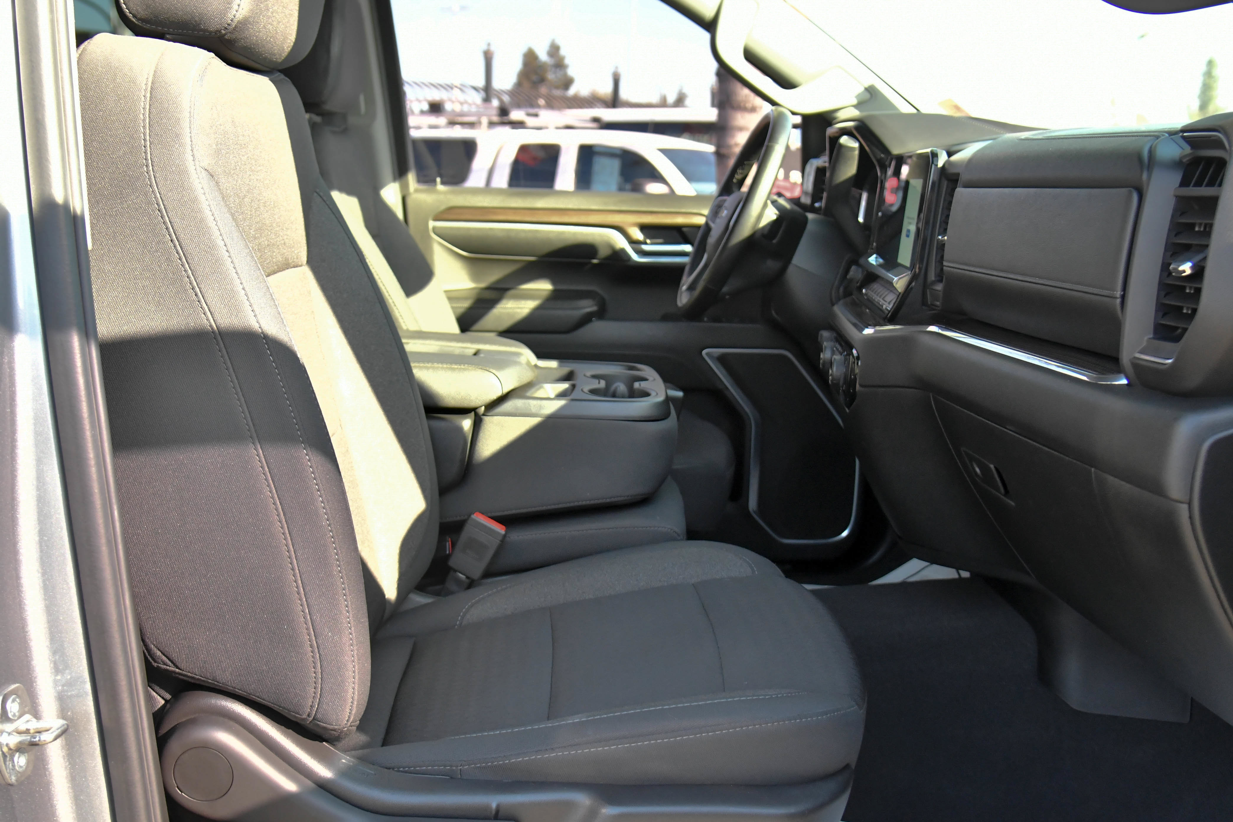 Used 2024 Chevrolet Silverado 1500 LT AWD/4WD image 45