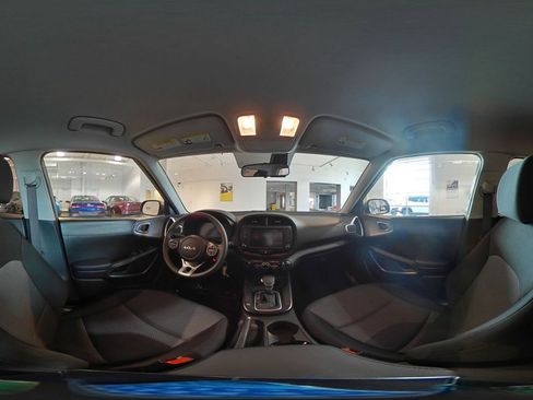 Used 2025 Kia Soul LX w/ LX Technology Package image 41