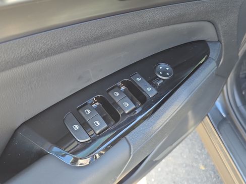 Used 2024 Kia Sportage EX FWD image 19