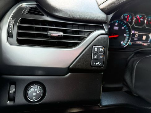 Used 2018 Chevrolet Suburban Premier image 32