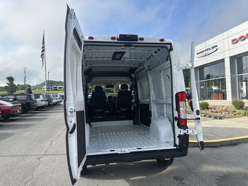 New 2025 RAM ProMaster 1500 w/ Convenience Group FWD image 17